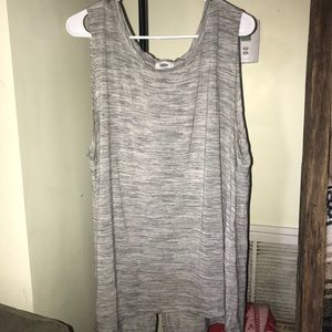 gray tank top